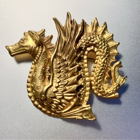 MMA Dragon brooch pin pendant Scythian Ketos Sea Serpent gold tone vintage 1970s - Picture 4 of 7